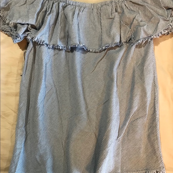 Off the shoulder shirt - Picture 5 of 5